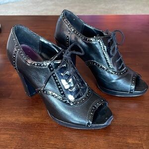 Fioni black leather Oxford heels peep toe Sz 7